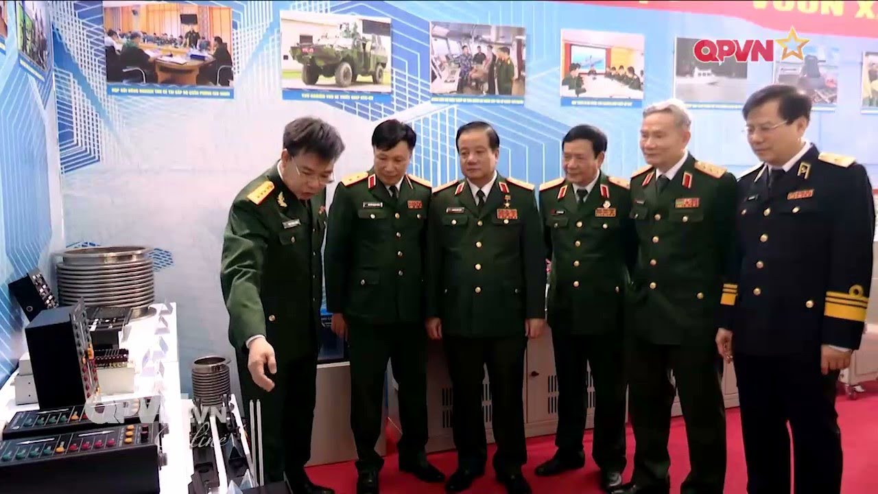 Bàn giao đài radar P-18 sau đại tu cho Sư đoàn 361